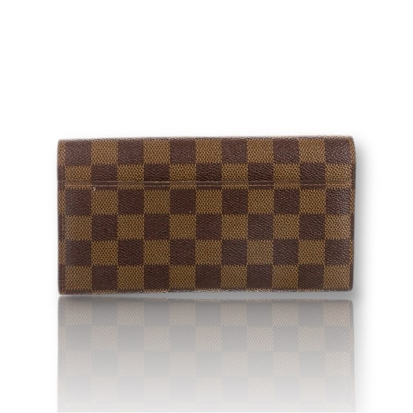 Louis Vuitton's Damier Ebene  classic wallet - Picture 4 of 4